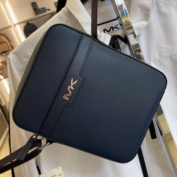 Michael Kors Cooper Flight Crossbody Bag
Navy 
NWT - Picture 16 of 16